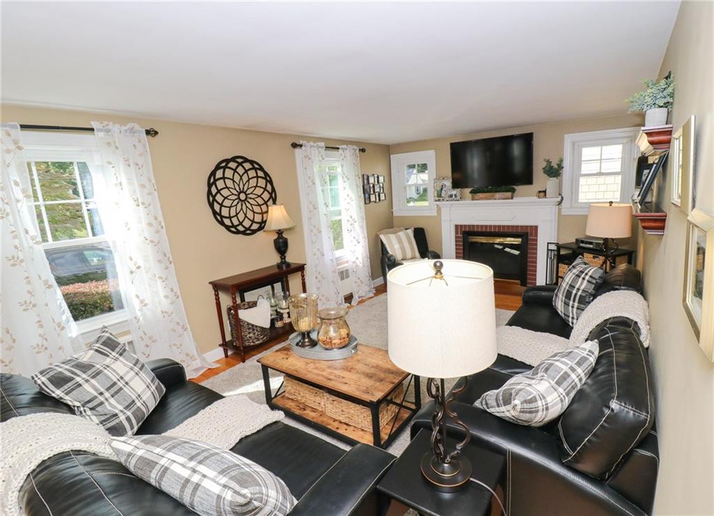 125 Fiske AV, Cumberland Lila Delman