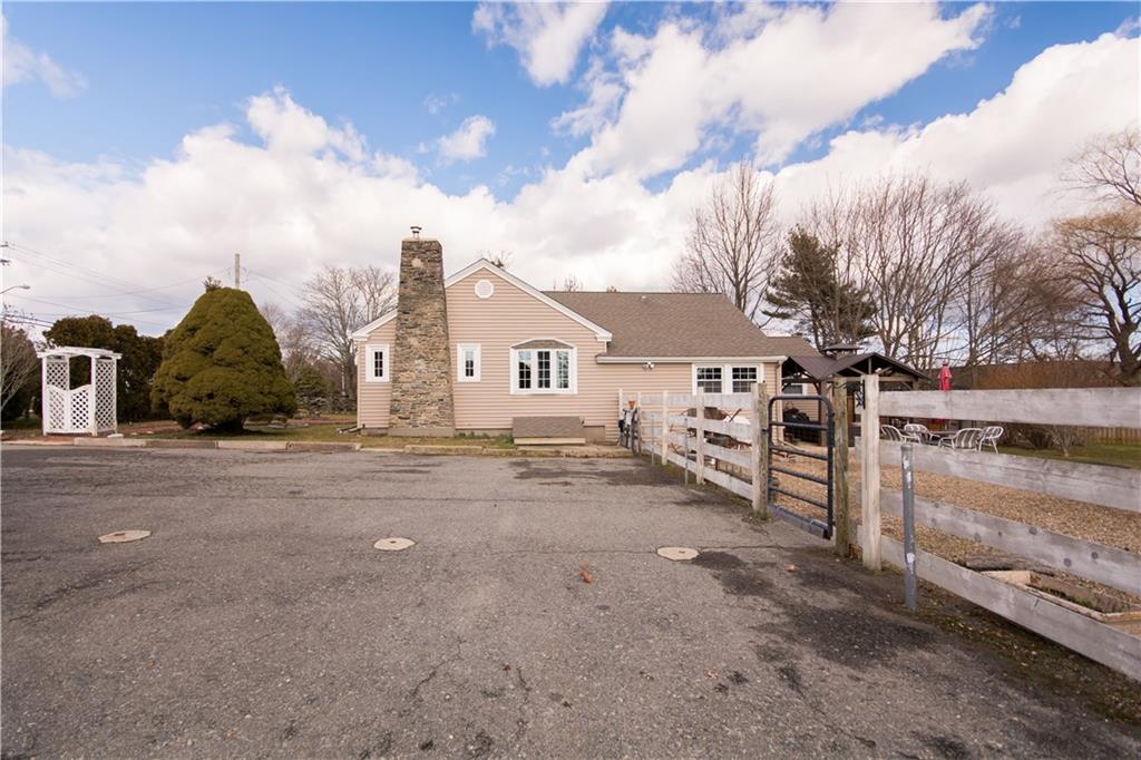 1683 West Main Road, Middletown
