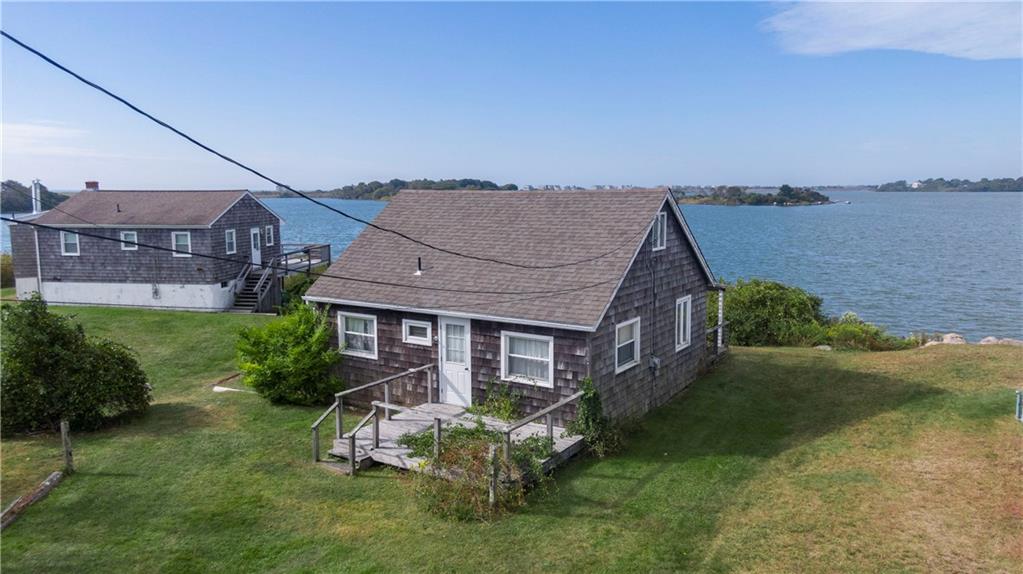 311 Twin Peninsula Avenue, South Kingstown