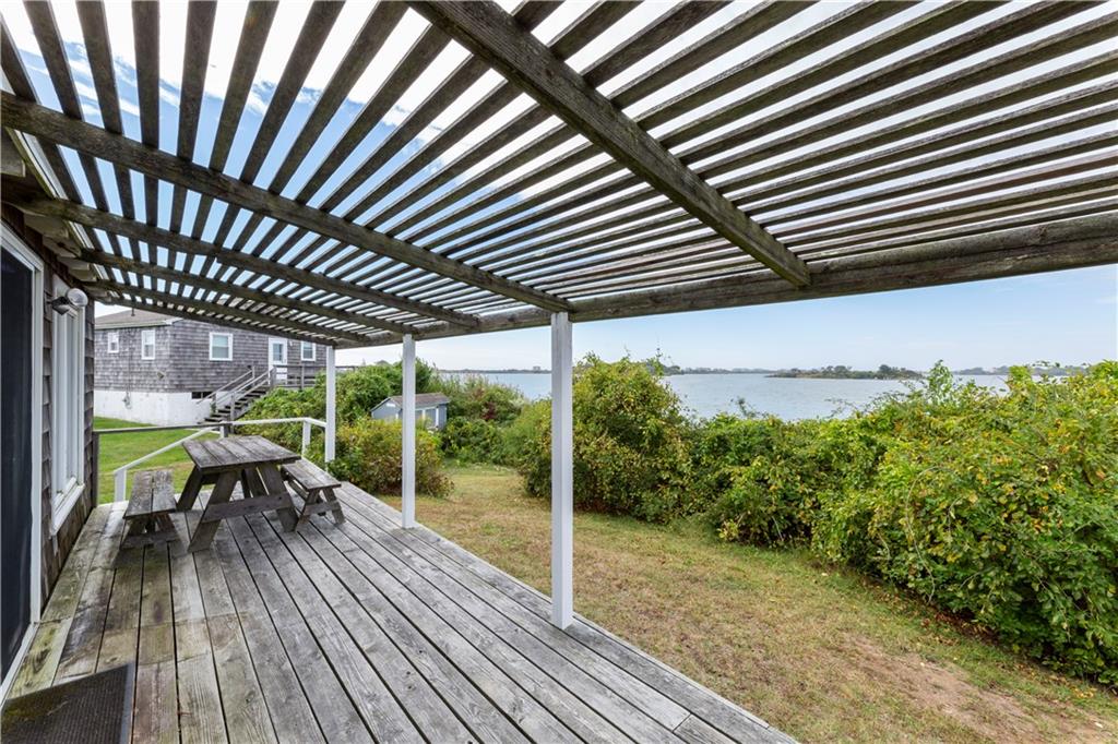 311 Twin Peninsula Avenue, South Kingstown