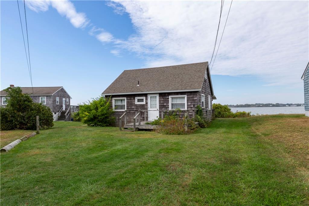 311 Twin Peninsula Avenue, South Kingstown