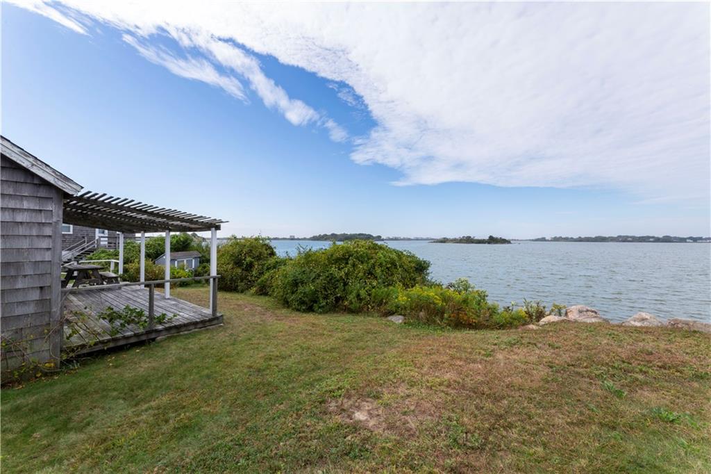 311 Twin Peninsula Avenue, South Kingstown