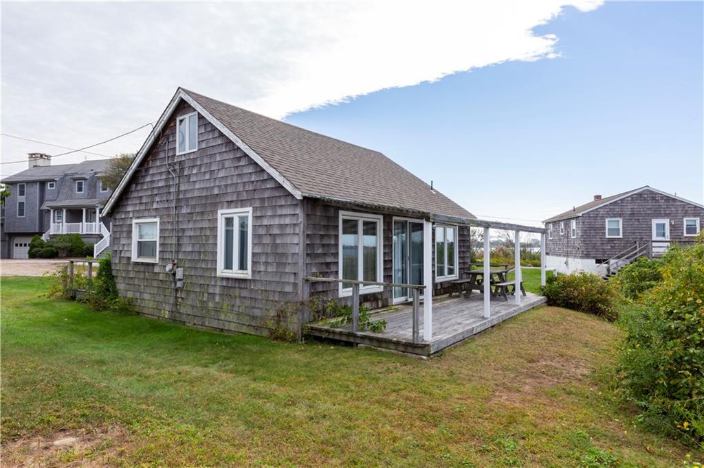 311 Twin Peninsula Avenue, South Kingstown