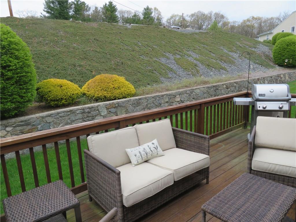 18 Lees Farm Commons Drive, North Providence, RI 02904 MLS 1253177