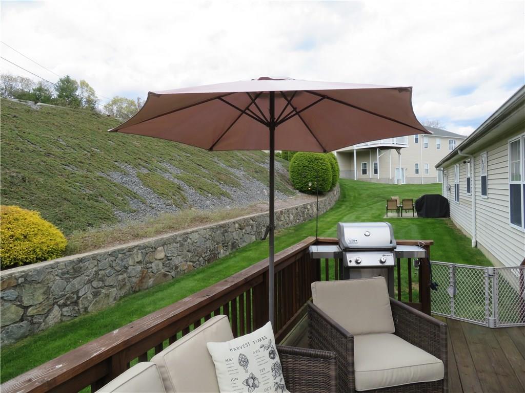 18 Lees Farm Commons Drive, North Providence, RI 02904 MLS 1253177