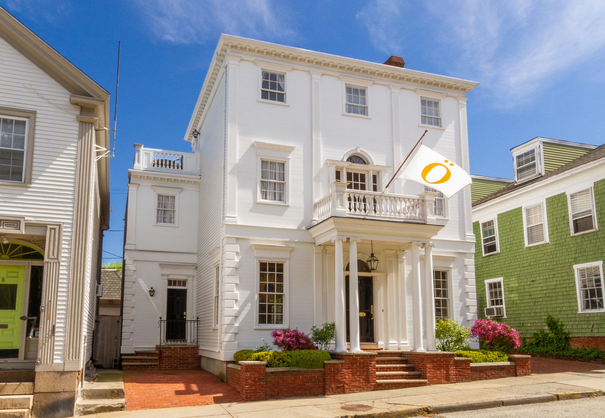 KENDRA TOPPA OF LILA DELMAN SELLS GEORGIAN-STYLE TOWNHOUSE ON NEWPORT’S HISTORIC HILL FOR $1,820,000