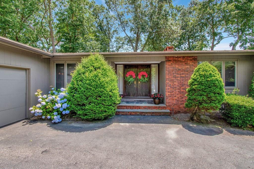 106 Summit Drive, Cranston, RI 02920 MLS 1246846 Lila Delman