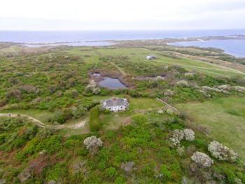 LILA DELMAN SELLS CORN NECK ROAD HOME ON 8.7 ACRES FOR $6,500,000, MARKING THE HIGHEST SINGLE-FAMILY HOME SALE EVER ON BLOCK ISLAND
