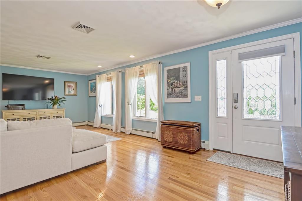 1542 Pippin Orchard Road, Cranston, RI 02921 MLS 1261315 Lila Delman