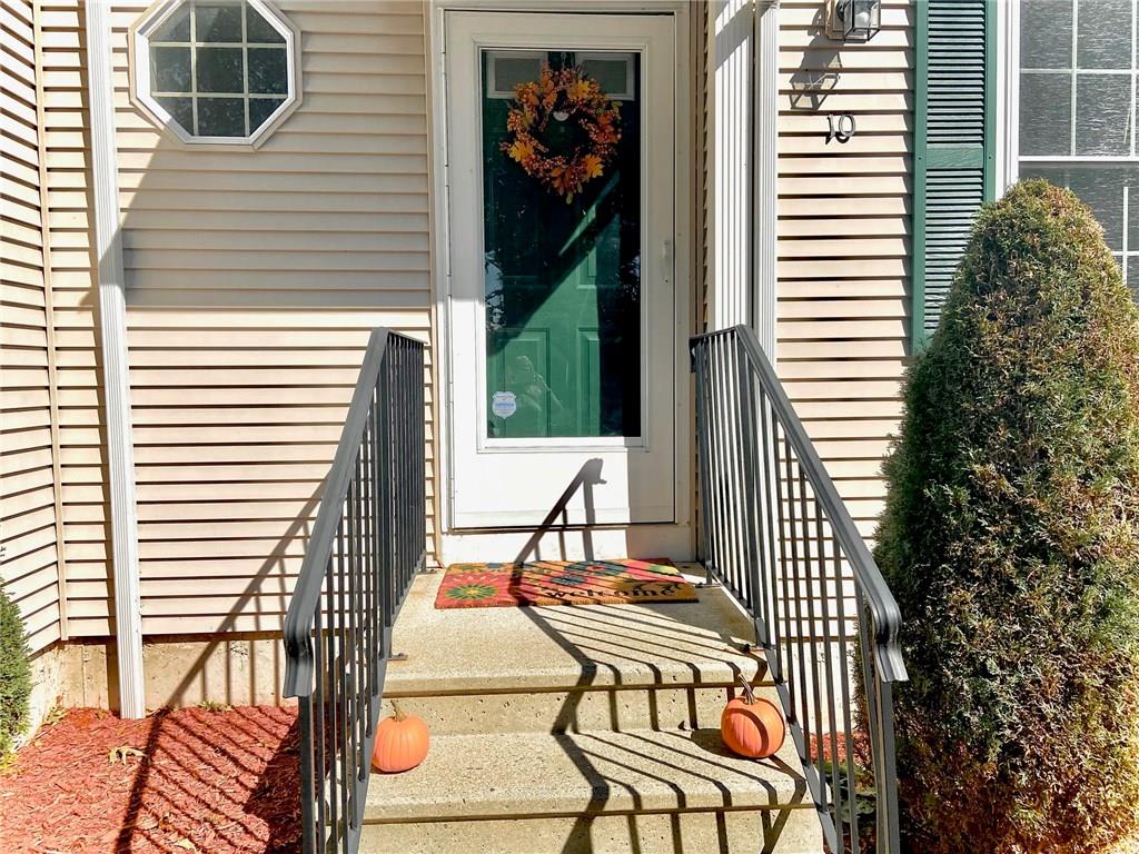 835 Sandy Lane, Unit10, Warwick, RI 02889 MLS 1266596 Lila Delman