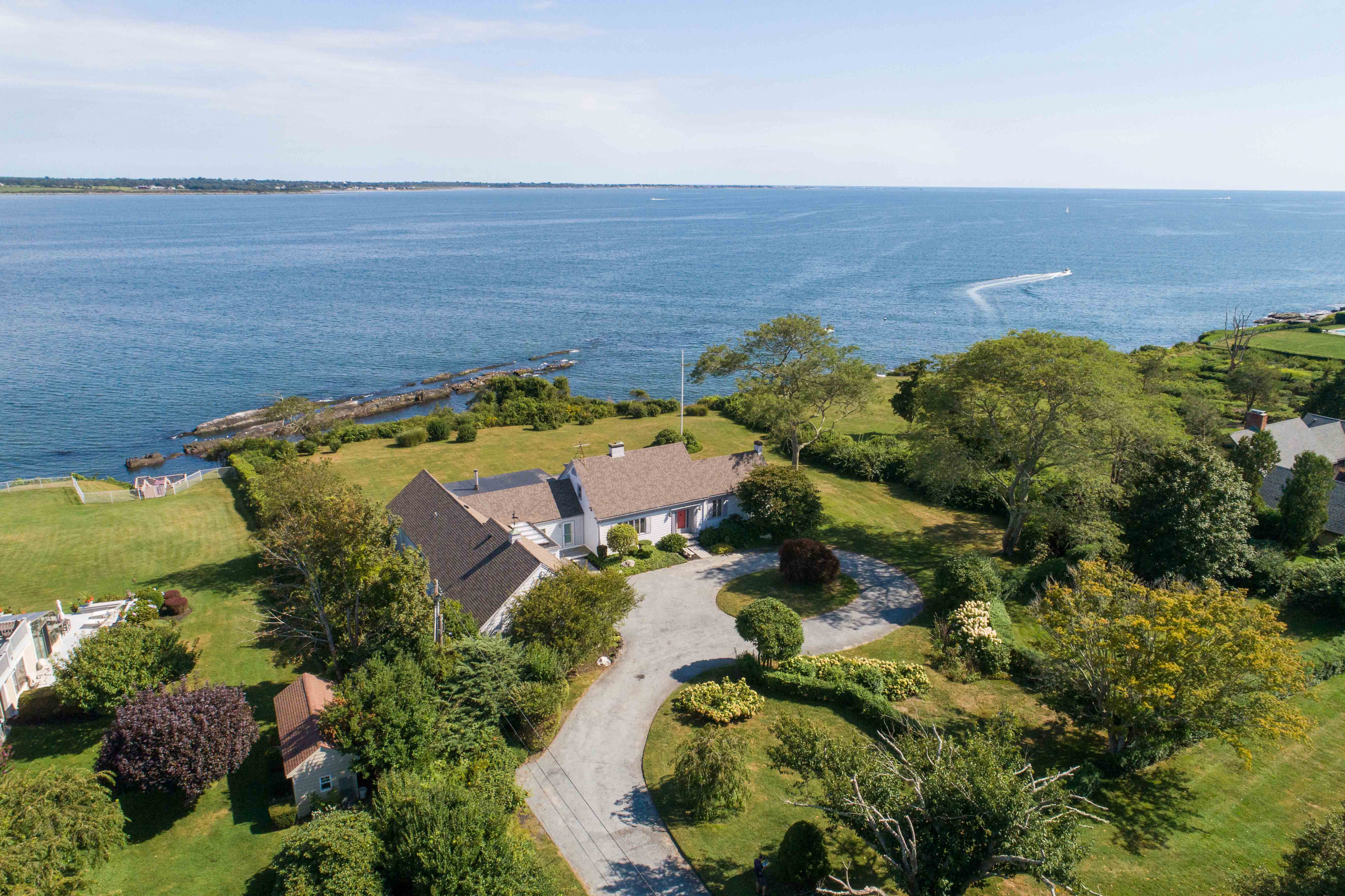 ALEX THURSBY SELLS 2.4 WATERFRONT ACRES WITH EXISTING HOME ON MIDDLETOWN’S INDIAN AVENUE FOR $2,700,000