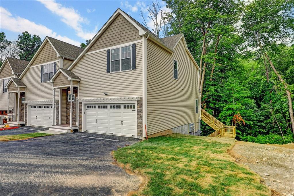 606 Hunting Hill Drive, Cumberland