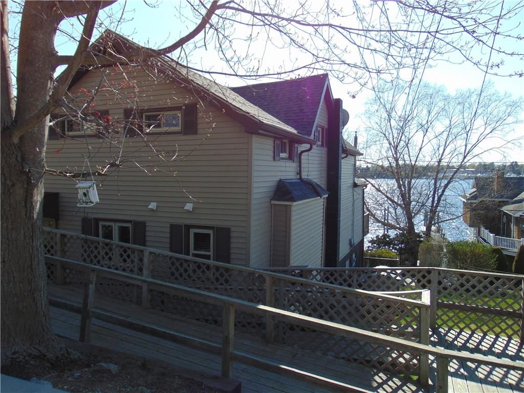 286 Riverside Drive, Tiverton