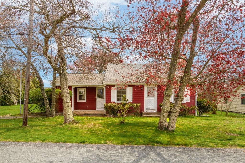 11 Eire Road, Narragansett