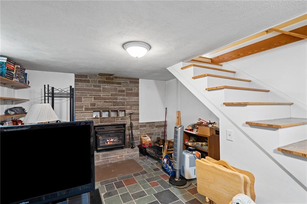 201 Lakedell Drive, Warwick, RI 02818 MLS 1283199 Lila Delman