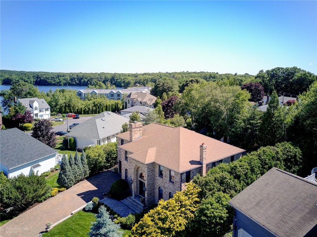 4 E Lakeview Drive, North Providence