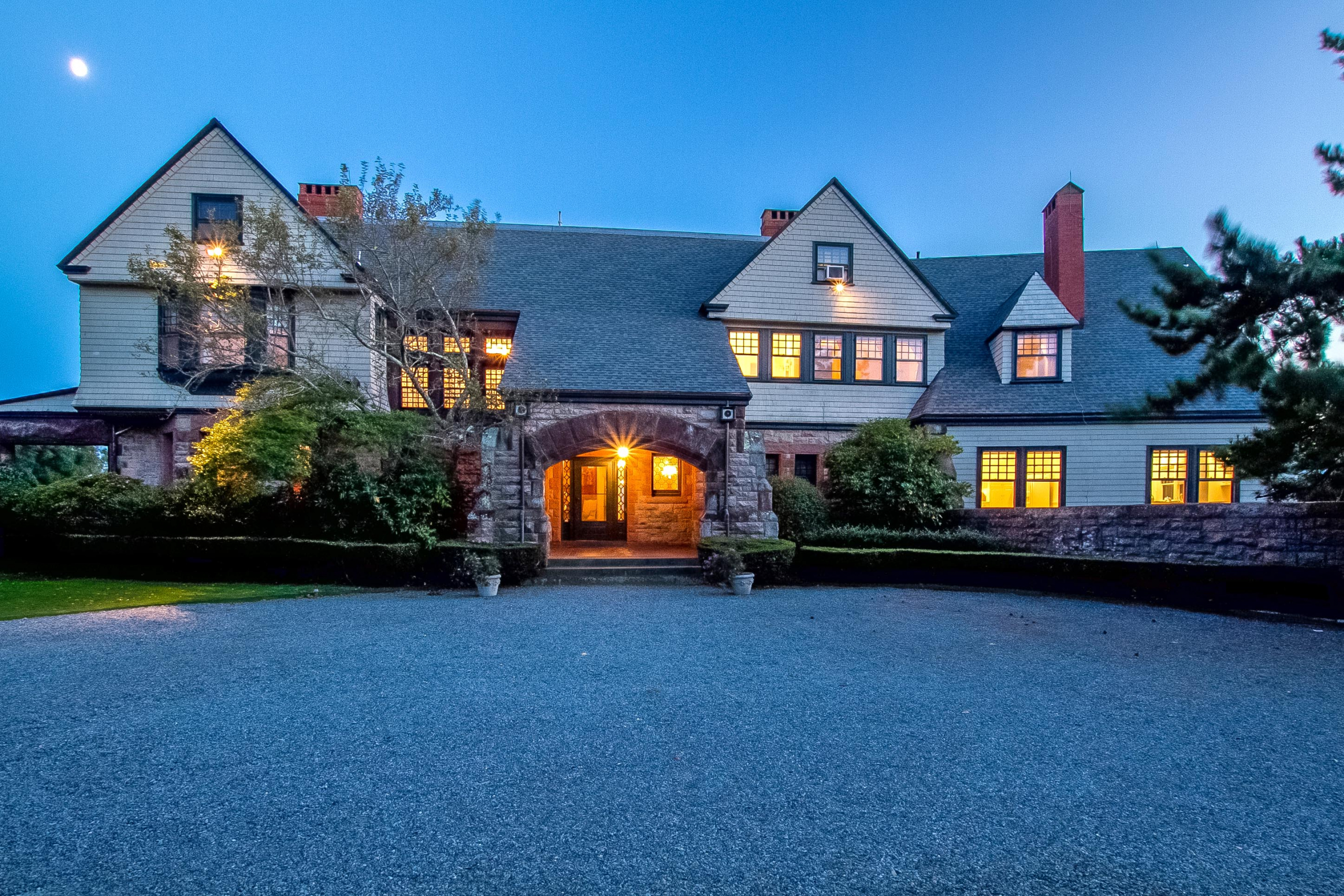 CLIFF WALK ESTATE SELLS FOR $9,391,635,  MARKING HIGHEST SALE IN NEWPORT COUNTY YEAR-TO-DATE*