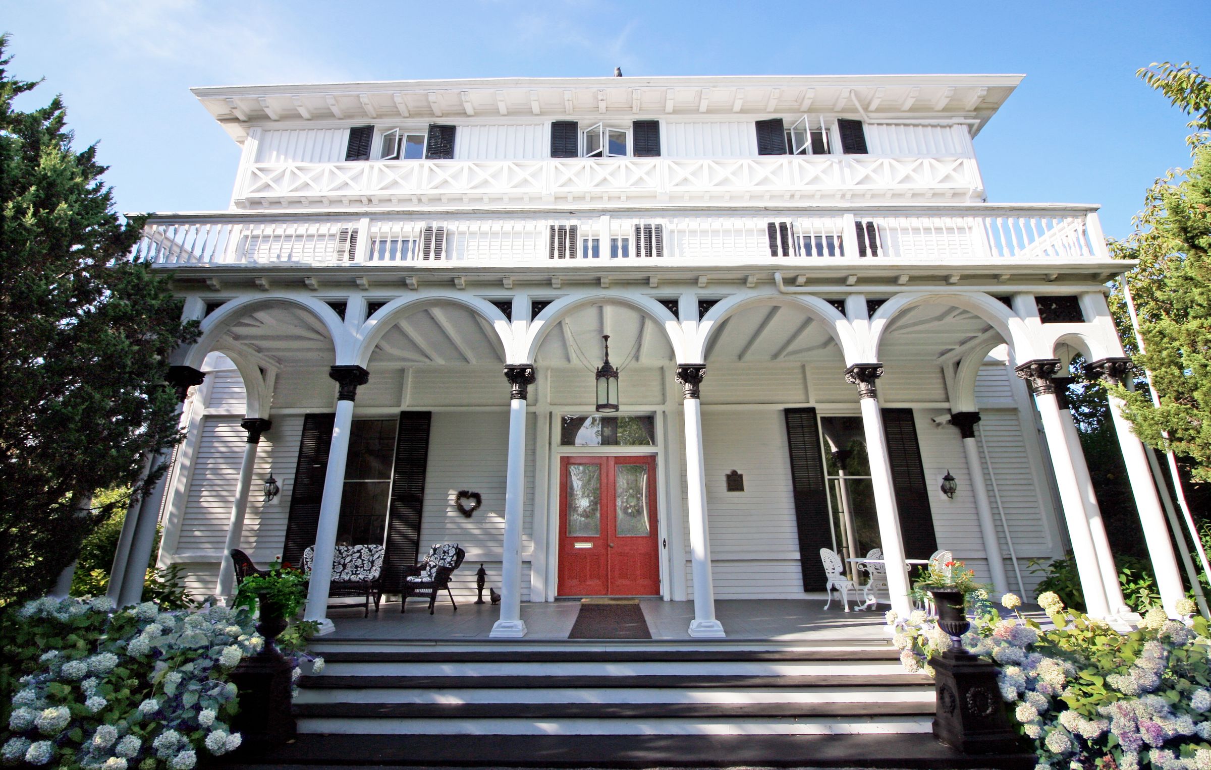 ‘Villalon’ estate on Miantonomi Avenue in Middletown sells for $2.465 million