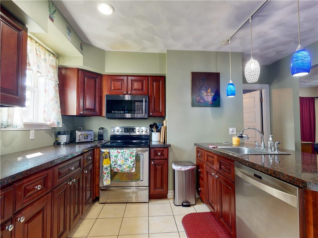 10 Atwood AV, North Providence Lila Delman