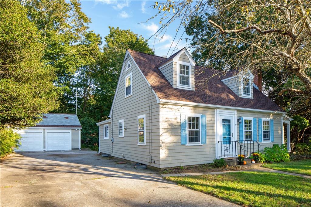 17 Orchard Avenue, South Kingstown