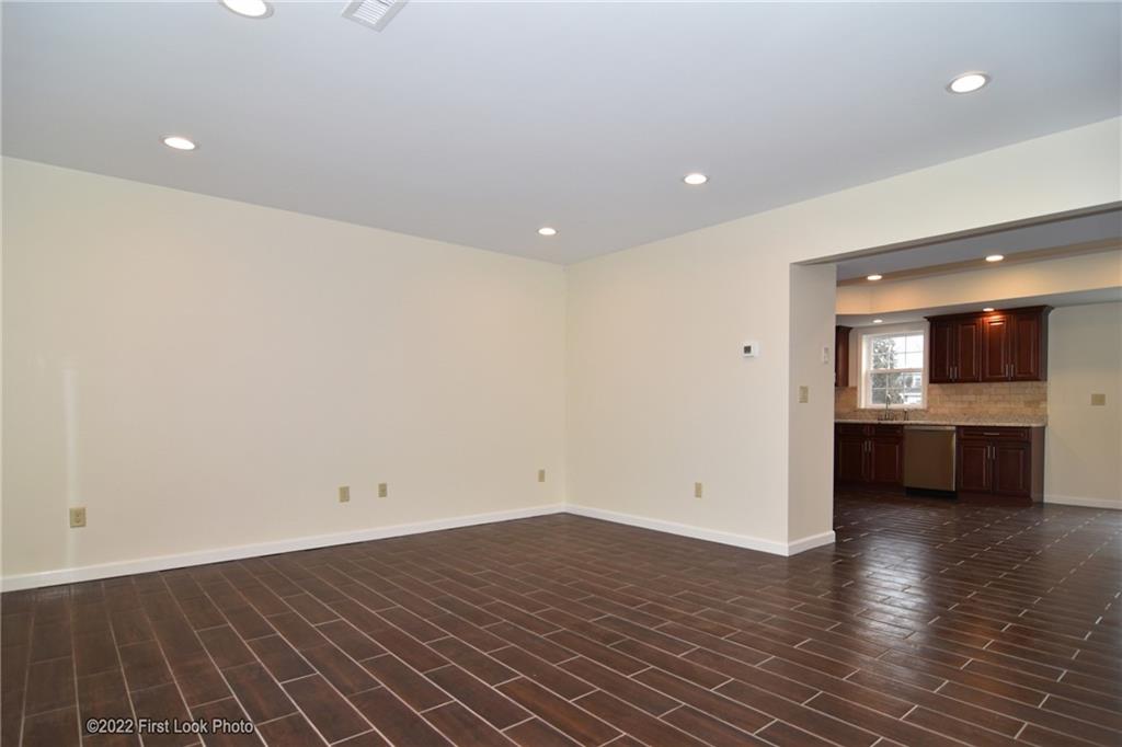 122 Avenue, East Providence, RI 02916 MLS 1300007 Lila Delman