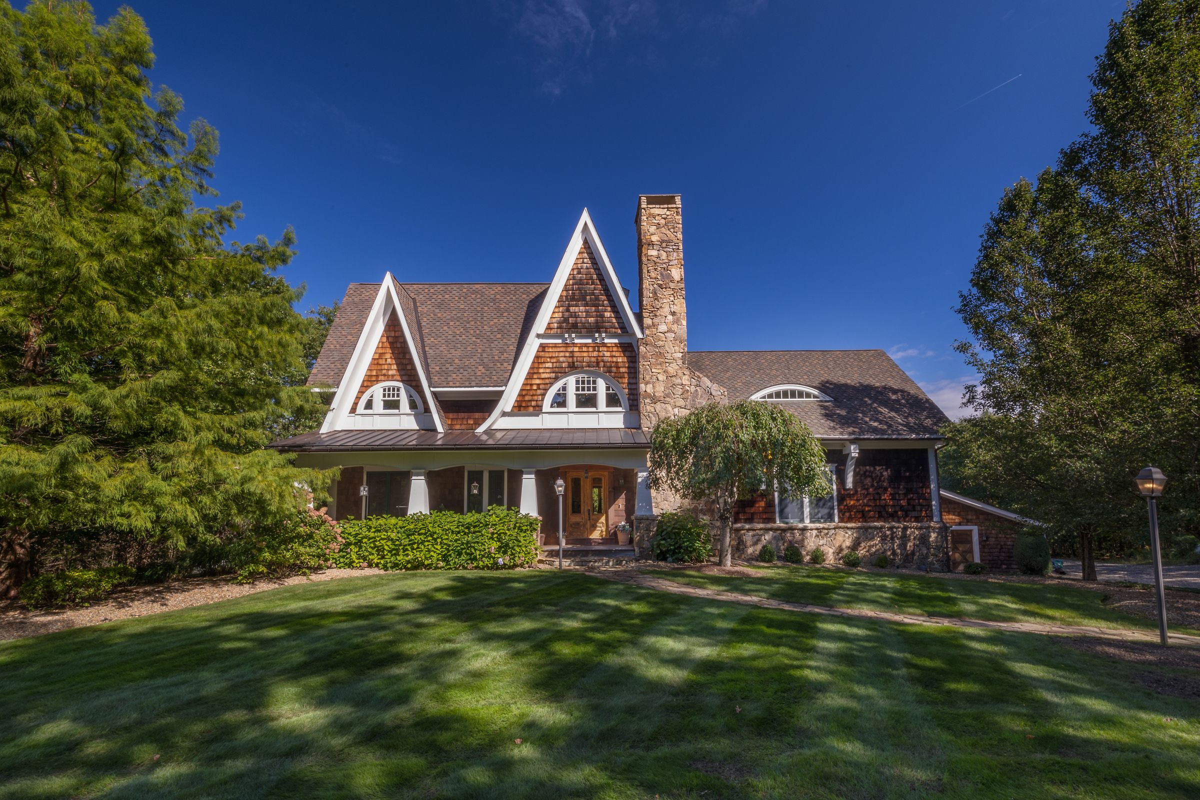 LILA DELMAN COMPASS SELLS BURRILVILLE HOME FOR $1.225M,  SETTING RECORD FOR THE HIGHEST HOME SALE IN THE MUNICIPALITY*