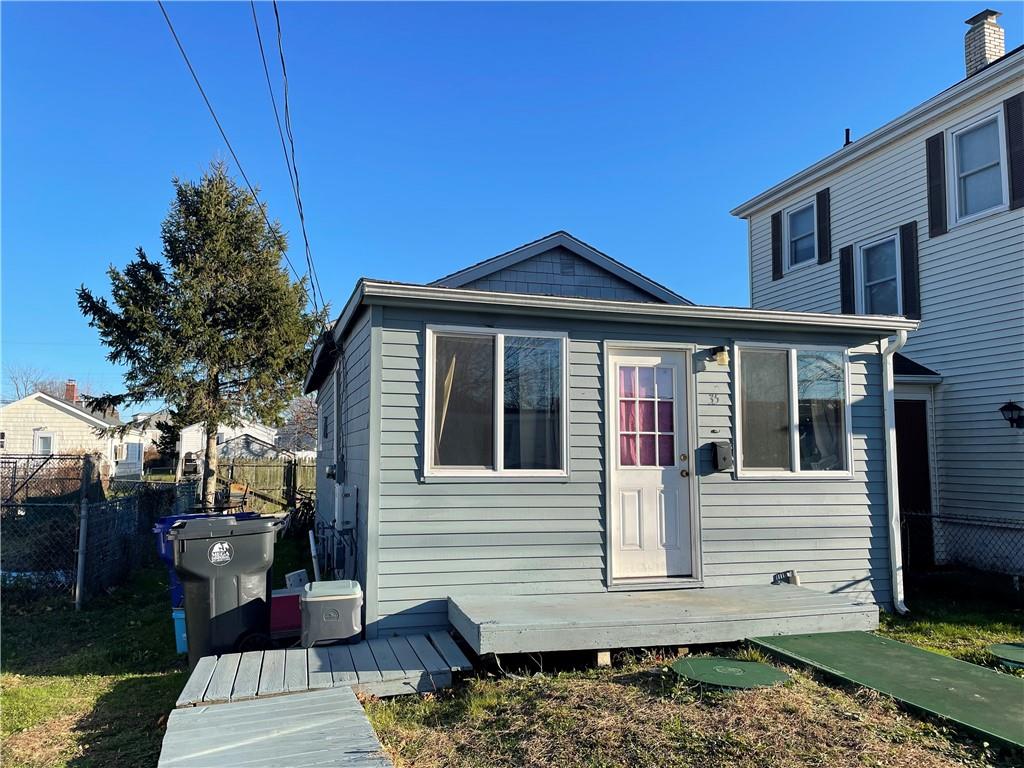 35 Cottage Avenue, Portsmouth, RI 02871 MLS 1300358 Lila Delman