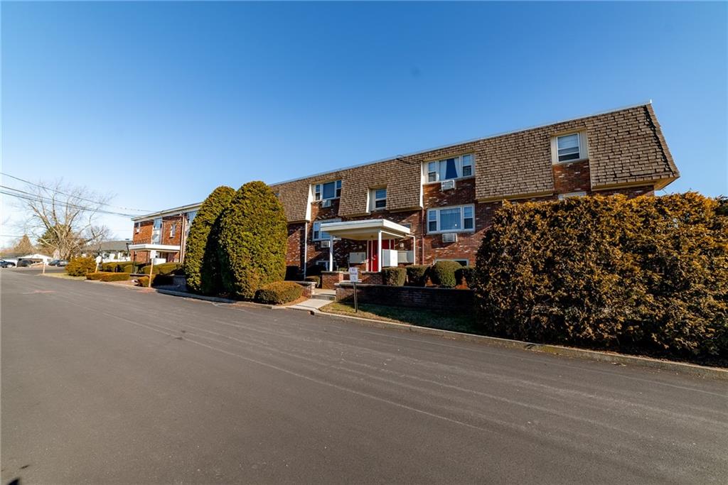 9 Cynthia Drive, Unit4, North Providence, RI 02911 MLS 1301061