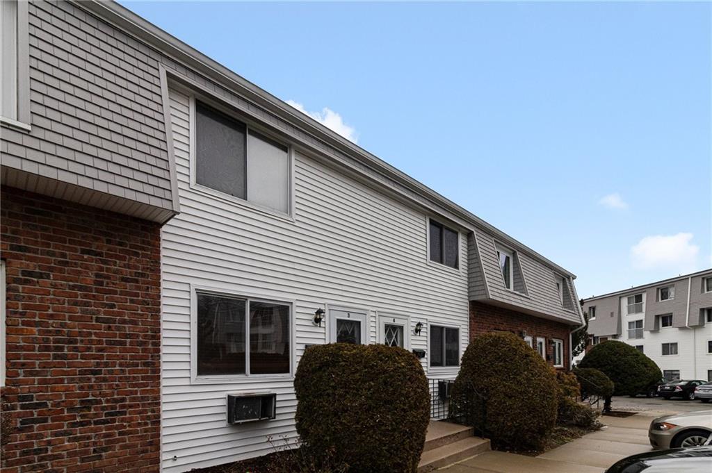 300 Smithfield Road, Unit#th-4, North Providence