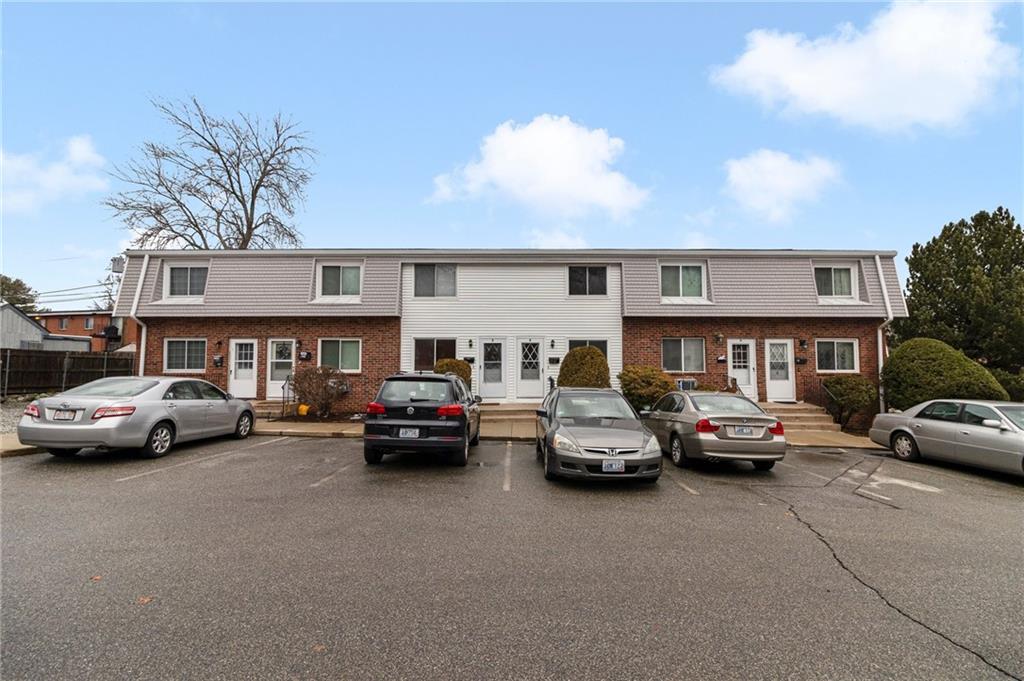 300 Smithfield Road, Unit#th-4, North Providence