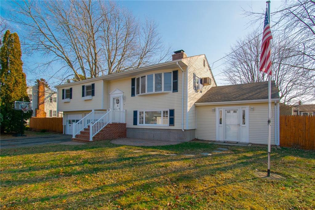 14 Colony Drive, Middletown