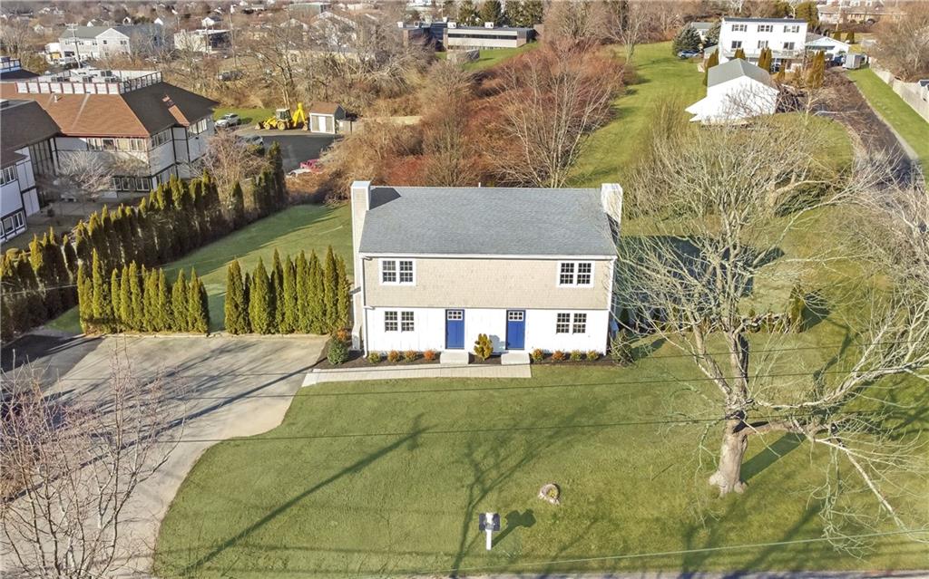 476 Green End Avenue, Middletown