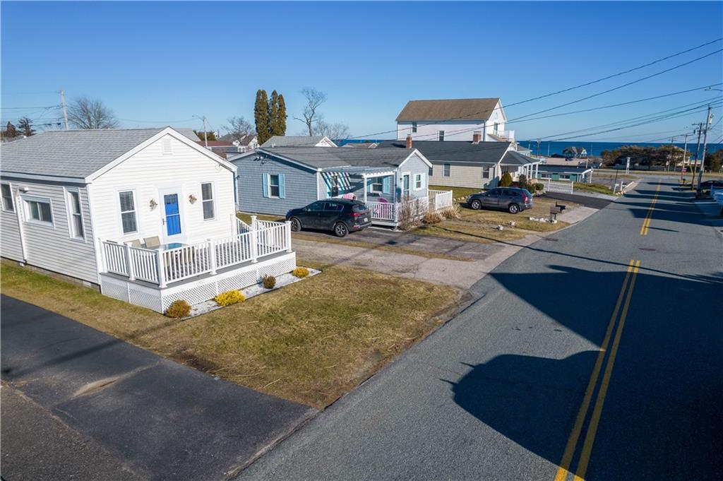 17 Angell Road, Narragansett