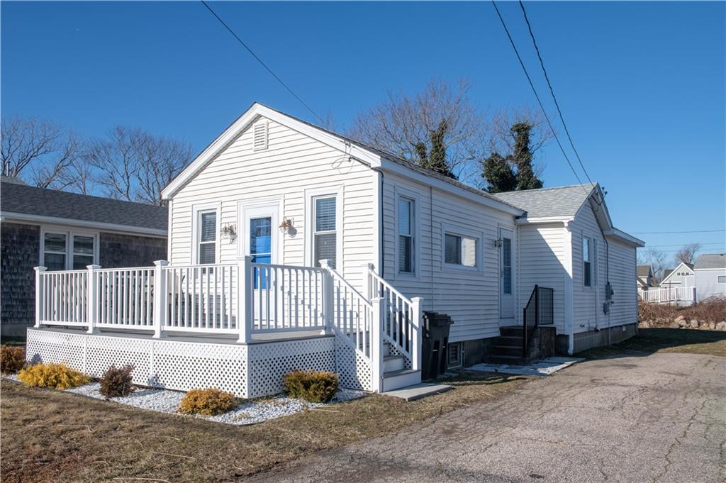 17 Angell Road, Narragansett