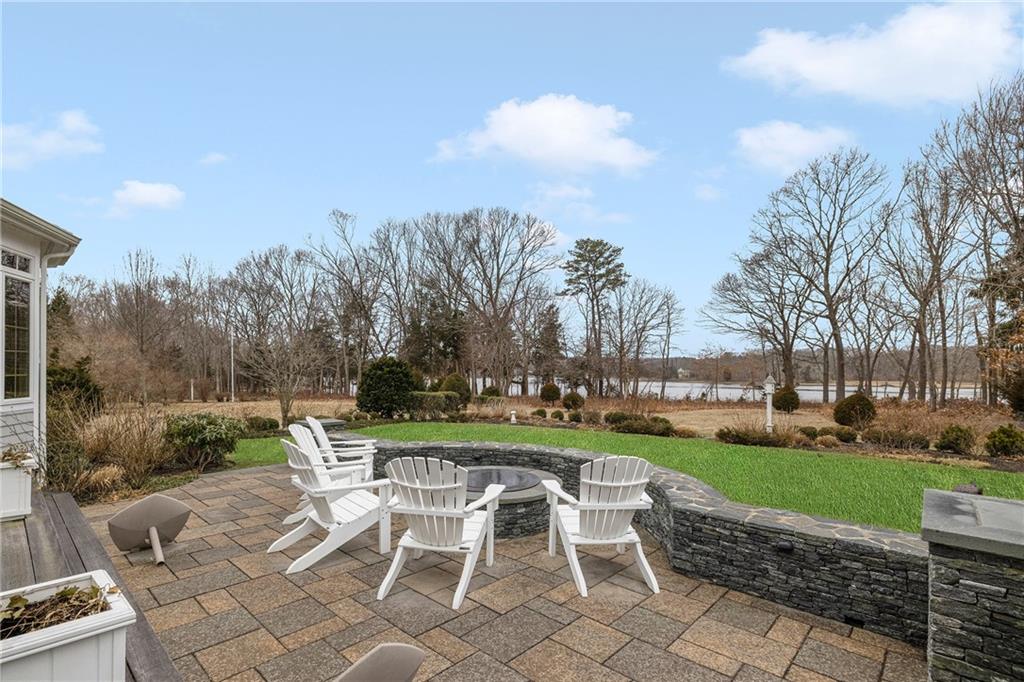 29 Lands End Drive, North Kingstown