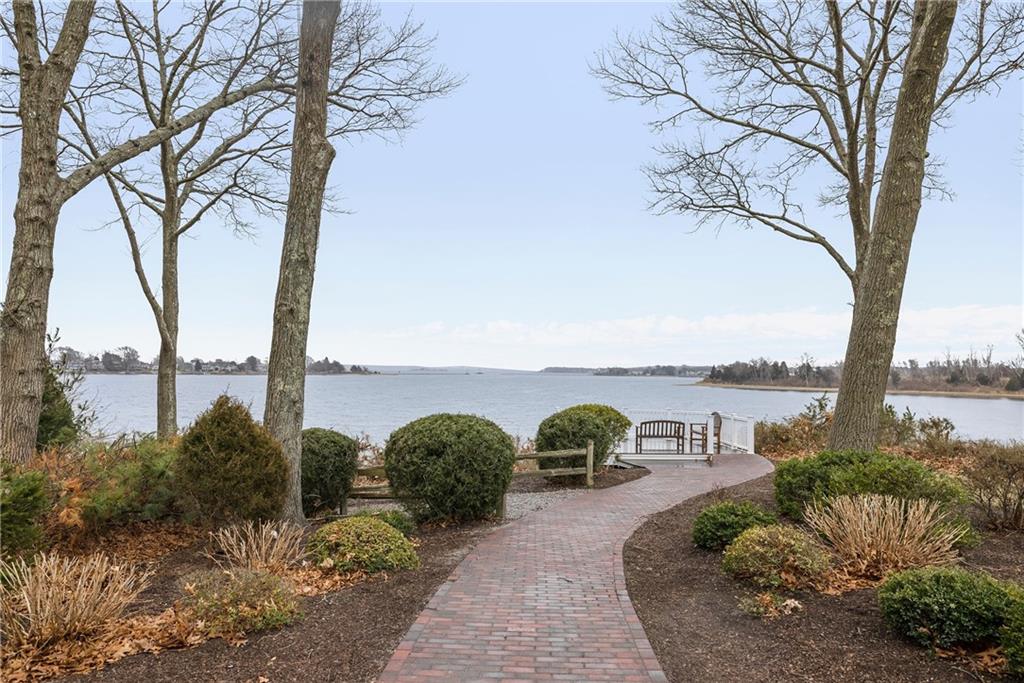 29 Lands End Drive, North Kingstown