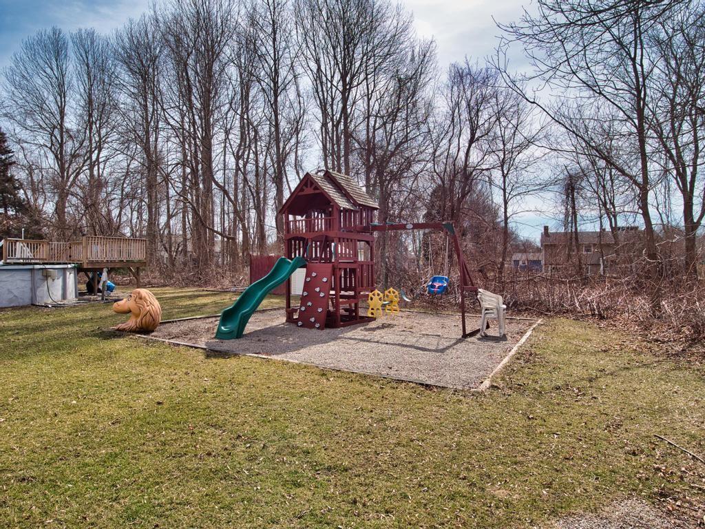 1264 Crandall Road, Tiverton