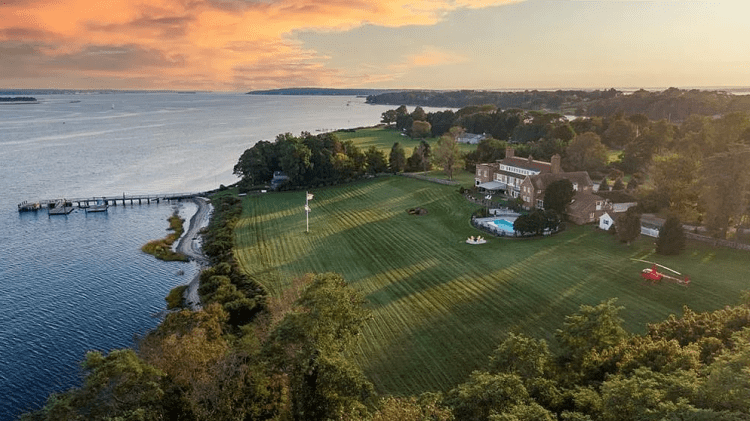 A Ravishing Rhode Island Estate Overlooking Narragansett Bay Wants $7.5M