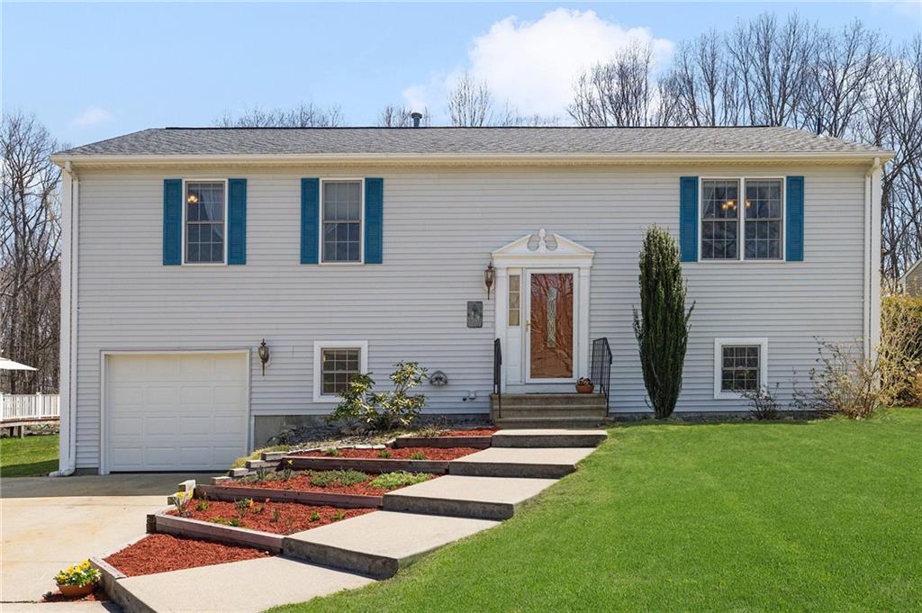 32 Hunters Crossing, Coventry, RI 02816 MLS 1308449 Lila Delman