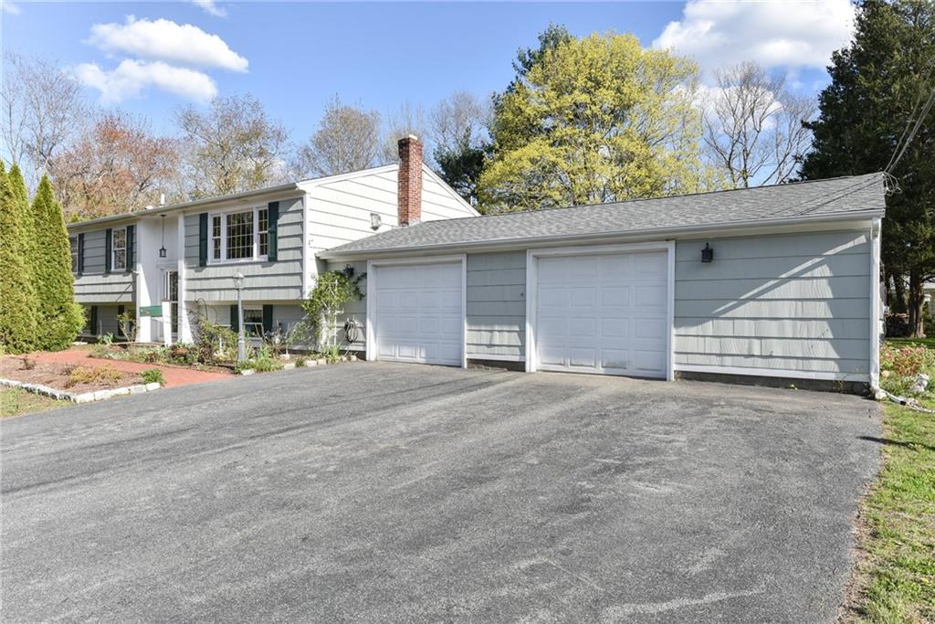 34 Colonial Road, North Kingstown
