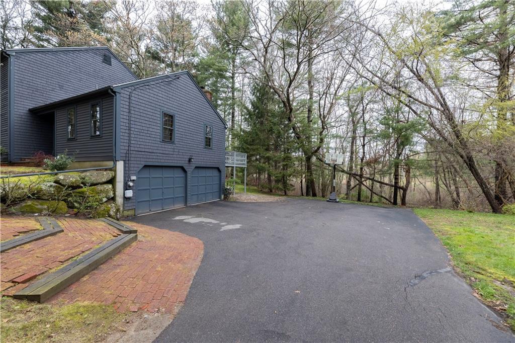 207 Pinecrest Drive, North Kingstown
