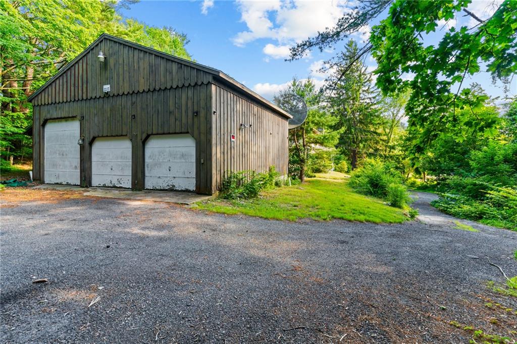 2747 Flat River Road, Coventry