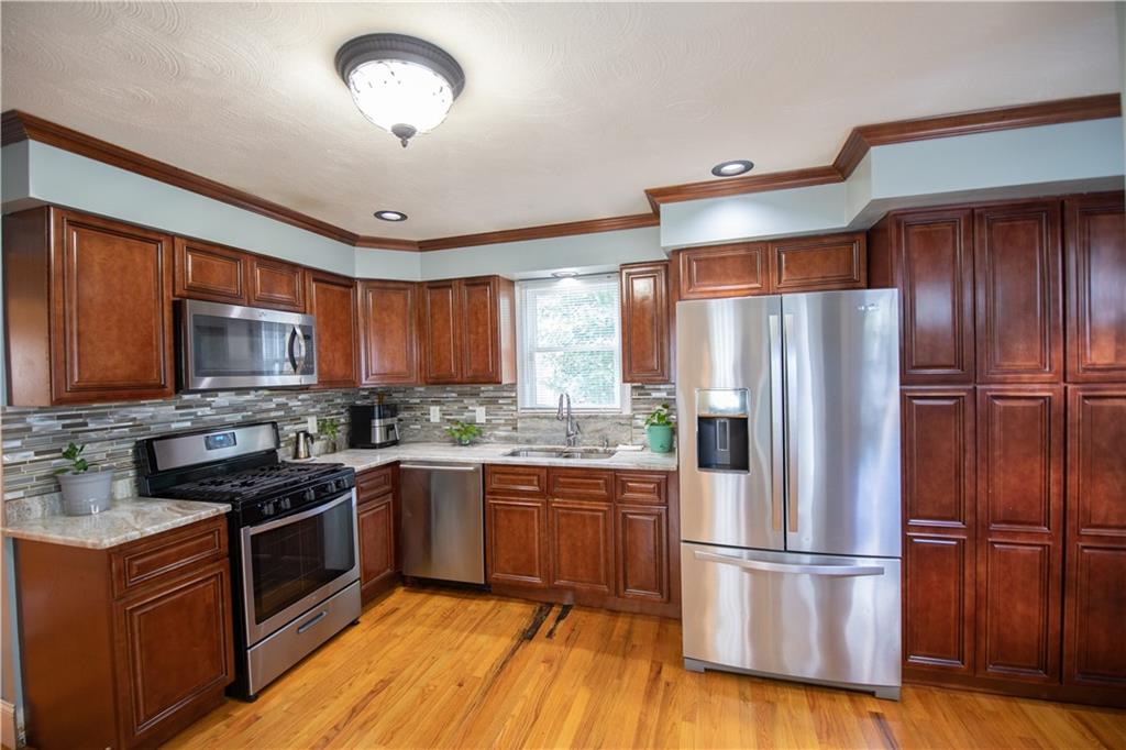 17 Edgewood Avenue, Cranston, RI 02905 MLS 1314912 Lila Delman