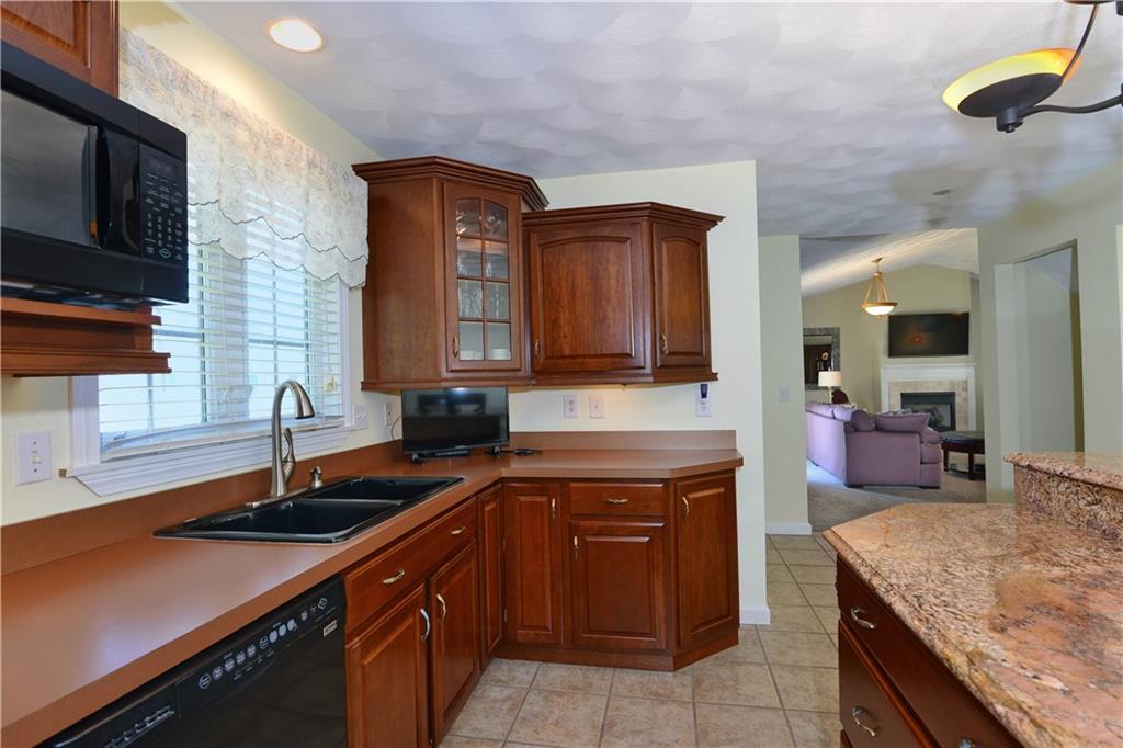 10 Gilcrest Drive, West Warwick, RI 02893 MLS 1315762 Lila Delman