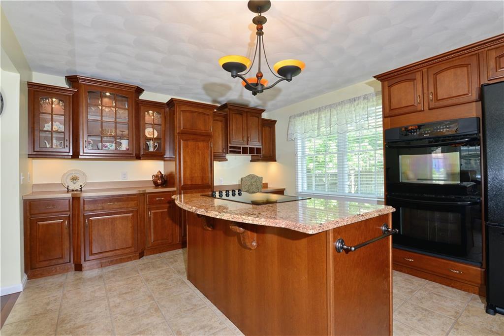 10 Gilcrest Drive, West Warwick, RI 02893 MLS 1315762 Lila Delman