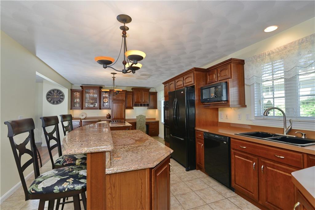 10 Gilcrest Drive, West Warwick, RI 02893 MLS 1315762 Lila Delman