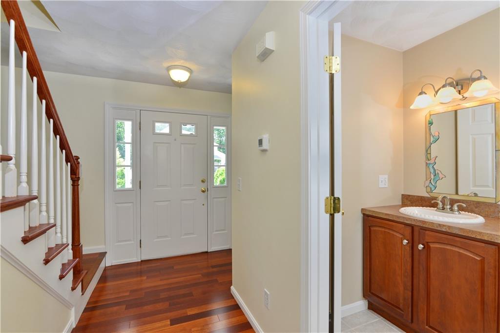 10 Gilcrest Drive, West Warwick, RI 02893 MLS 1315762 Lila Delman