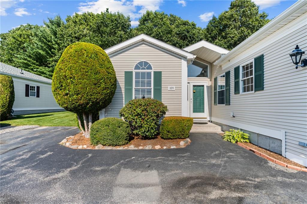 109 Orchard Meadows Drive, Smithfield, RI 02917 MLS 1317478 Lila Delman