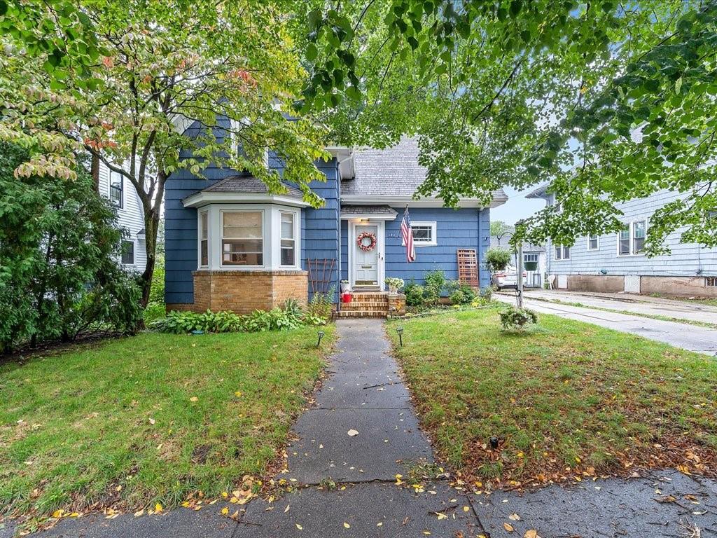 105 Colonial Road, Providence