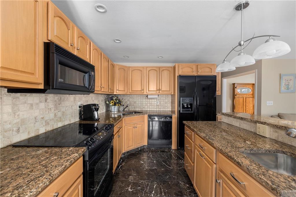 246 Old River Road, Lincoln